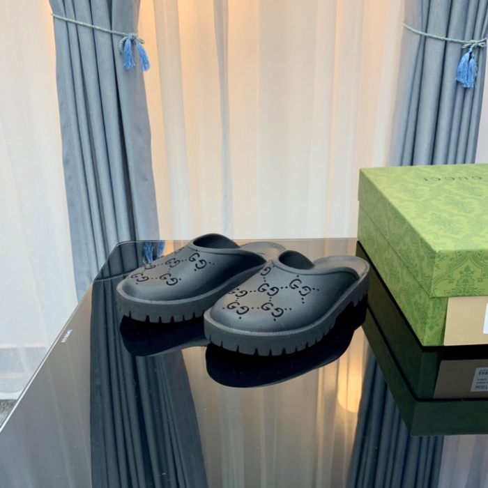 Gv*c slippers