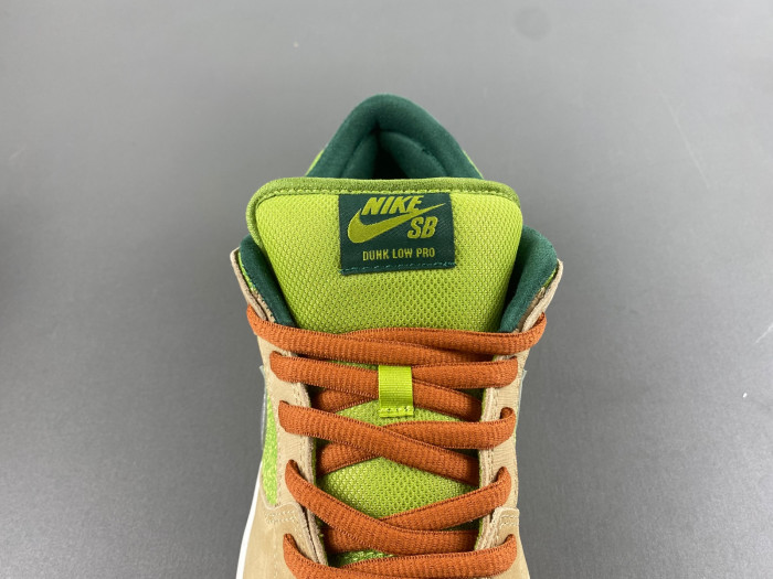 Nike SB Dunk Low “Escargot”  FQ7585-200