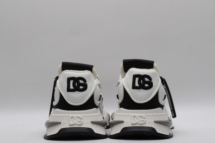 DG SNEAKERS 052505